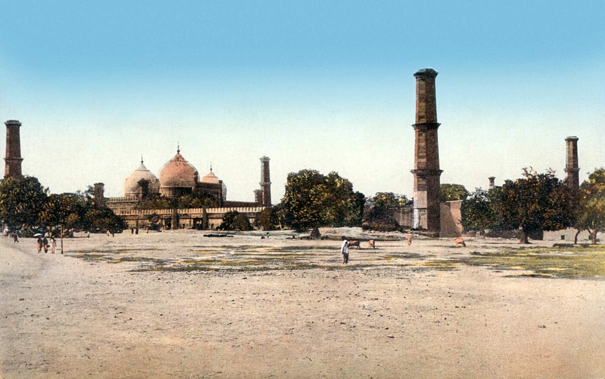 The Royal Mosque Lahore (full view)